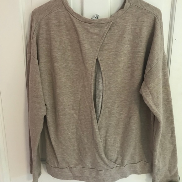 American Eagle Cream Back CutOut Sweater Size M-XL - Picture 2 of 3
